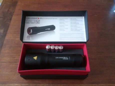 Linterna antorcha led lenser P7.2 profesional series a estrenar, solo se ha abierto la caja para las fotos. 02