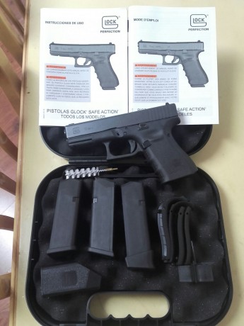 Se vende glock 19 gen 4  calibre 9x19.
Esta en perfecto estado.
Guiada en licencia F.
Usada en precisión. 00