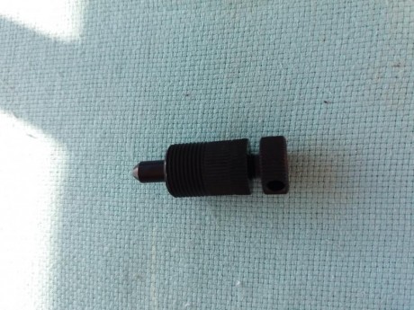 Buenos dias....vendo tornillo de regulacion para kalibr nuevo....sin estrenar....cuesta 44€....lo vendo 01