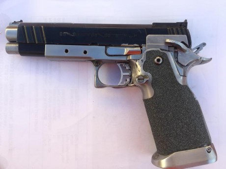 Vendo pistola INFINITY del calibre 40, de las de corredera mas corta que el cañón para minimizar la re-elevación 01