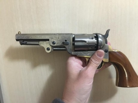 -Revolver en acabado acero pulido en buen estado.
 Le falta el tornillo de doble seguridad que va encima 01