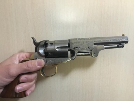 -Revolver en acabado acero pulido en buen estado.
 Le falta el tornillo de doble seguridad que va encima 00