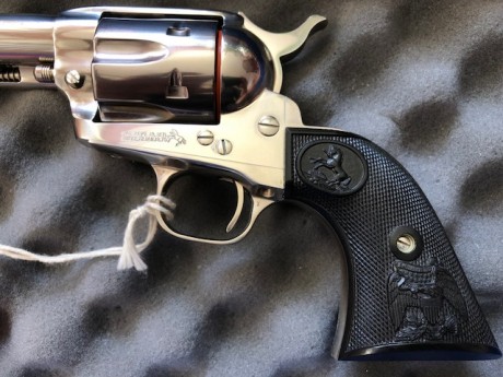 VENDO este precioso Revolver Colt Single Action Army (Acabado NICKEL) de 5'5 pulgadas en calibre 45 LC....SIN 12