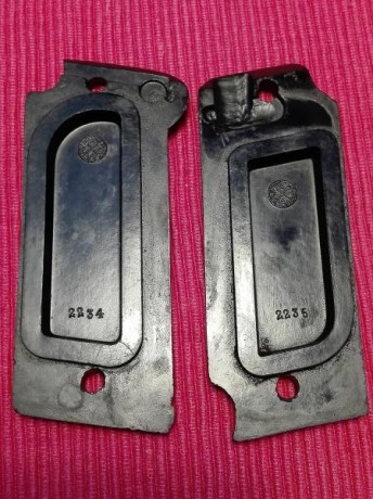 Cachas para la Astra 400 modelo Republica Española, en perfecto estado.

Precio 50€. 01
