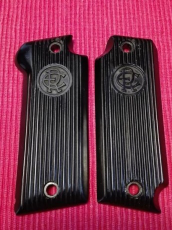 Cachas para la Astra 400 modelo Republica Española, en perfecto estado.

Precio 50€. 00