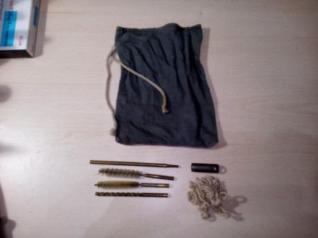 Utiles de limpieza de un Mosin de 1929 que he vendido, originales rusos.

30€ (incluye envio)

 IMG_20180728_102149.jpg 01