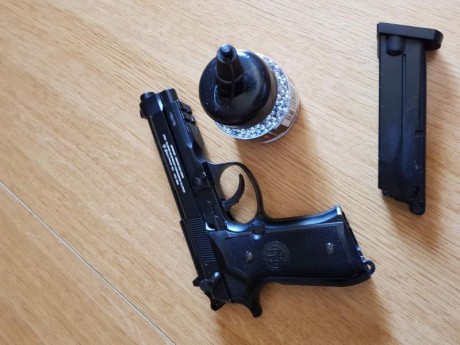 Vendo beretta super rebajada de precio solo por 120€. con unas características asombrosas, toda metálica 02