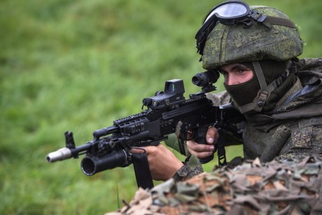 En mi opinio el AKM mas conocido por AK-47, aunque el AKM es la version mas moderna del AK-47, es para 170