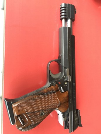 Vendo Pistola Sig P210-5 Target, 
La cambie por un rifle hace tiempo y no la uso. Tiene 20 disparos conmigo. 00
