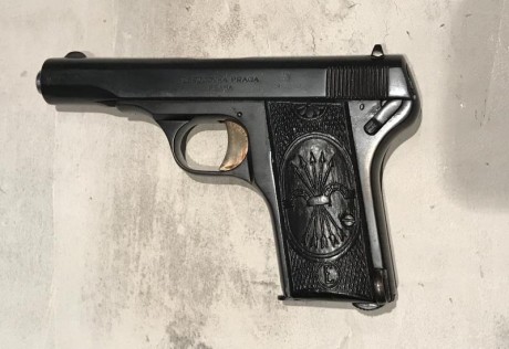 Buenas, recientemente he adquirido esta pistola en una subasta ya que me llamó la atención desde el principio 112