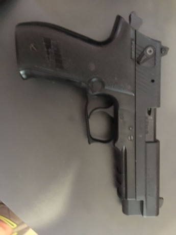 Hola, vendo una pistola sig sauer mosquito cal. 22, y armero grado 3, todo 550€, se encuentra en Toledo, 02