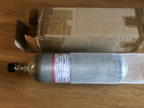 Vendo
Botella de aire comprimido 300bar 6,8L de Carbono para PCP
Solo cargada un solo ves. 
Vendo por 00