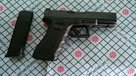 Lo dicho, un amigo mio me pide que ponga a la venta su arma, una Glock 17 de 3º generación.

El arma apenas 02