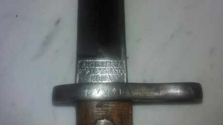 Vendo bayoneta en magnifico estado con su funda original.
Es de 1898 y esta fabricada en Toledo.
La pieza 00