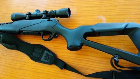 Vendo rifle de cerrojo Mossberg modelo 4x4 calibre 308 Win con visor 3-9x40. Pesa solo 2,75 kilos, un 02