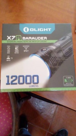 Vendo linterna sin estrenar, sin abrir la caja ni nada con su garantia de la tienda, la linterna es una 01