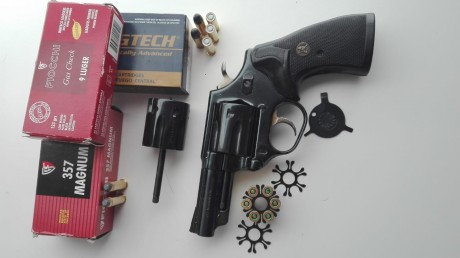 Vendo mi REVOLVER ASTRA POLICE de 3". Guiado en F.
Con 2 tambores: Calibre 357 Magnum y 38 Spl.  01