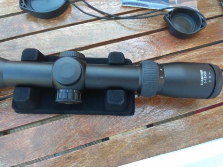 Vendo visor Nikko Stirling Diamond. 3-12x56 con la retícula ilumninada. Se ilumina un punto en el centro. 10