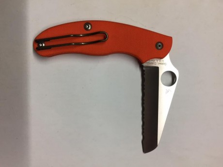 Vendo Spyderco UK Rescue Penknive, de hoja serrada de 7 cm longitud de hoja.
Cachas de fibra en color 01