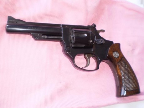  Revolver de reconocido prestigio,el Astra Cadix del calibre 32 de 4 pulgadas,ha disparado muy poco,está 02