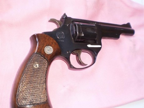  Revolver de reconocido prestigio,el Astra Cadix del calibre 32 de 4 pulgadas,ha disparado muy poco,está 00