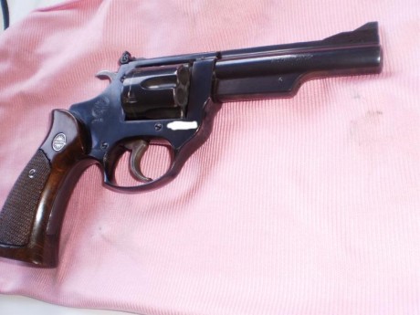  Revolver de reconocido prestigio,el Astra Cadix del calibre 32 de 4 pulgadas,ha disparado muy poco,está 12