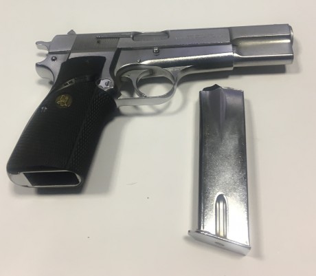 Pistola Browning HP-35, fabricada en los 70. 9 mm PB
Cromada
Con un solo cargador
Cachas Pachmayr que 02