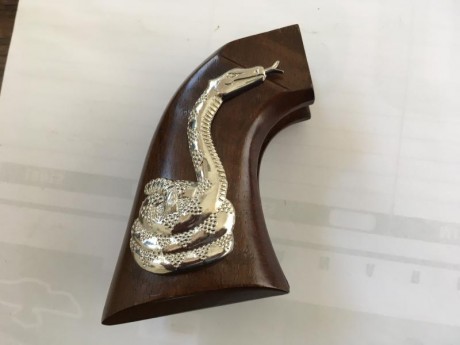 Vendo cachas para revólver con adorno "snake", estilo Clint Eastwood en al famosa trilogía. 02