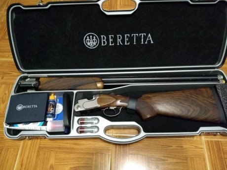 Bereta 692 Sporting 76 de cañon, con los 5 choques, sistema de pesas en culata. Maderas muy bonitas.
Dos 00