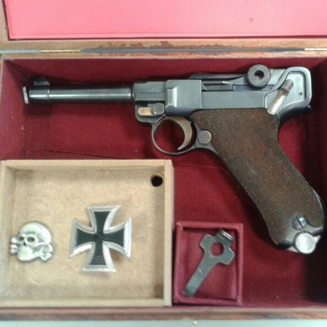 Pistola Luger P08 de 9mm/pb. en perfecto estado de uso y muy bien conservada, con la misma numeración 02