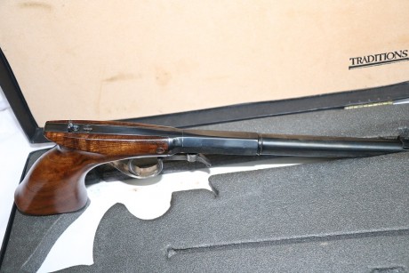 -Vendo Underhammer de ARDESA, calibre 40, muy poco usada
-Magnifica precisión
-Precio 490 €, con portes 01