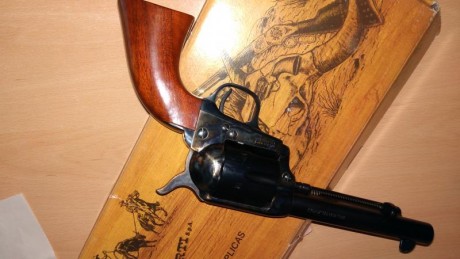 Vendido------ revolver Uberti 45 LC. 5 pulgadas.
Lo compré por capricho y lo tengo guardado en el armero 02