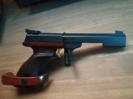 Pongo a la venta pistola FN Browning internacional & Practice calibre 22LR, de reconocida fiabilidad, 11