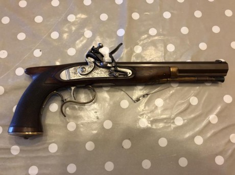 Vendo pistola de chispa D.Egg cal. 45. En excelente estado. Atiendo wassap y teléfono 659896362. Precio 02