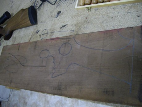 Lo dicho, voy a intentar fabricar dos culatas en serie, seran en madera de nogal americano con barniz 00