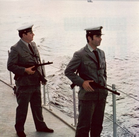 Buenas
En un lejano1982 hice la mili a bordo del submarino S32 Isaac Peral en Cartagena. En las guardias 150