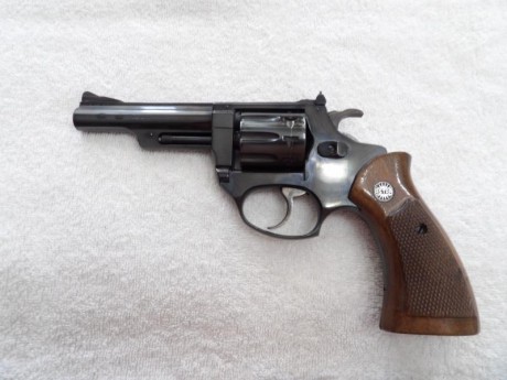 Hola, vendo Revolver Astra Calix del calibre 22 en perfecto estado de conservación, con su caja original.

Solo 00