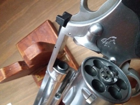 Pongo a la venta mi Colt King Cobra 357 Magnum en Inox de 6 pulgadas, está impecable en todos los sentidos.
Lo 22