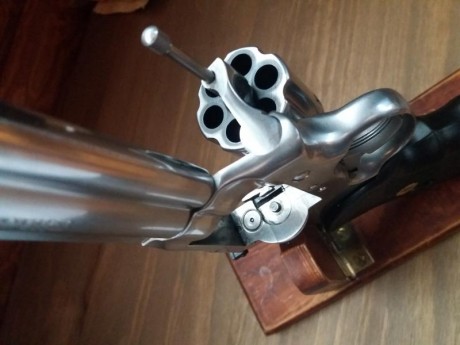 Pongo a la venta mi Colt King Cobra 357 Magnum en Inox de 6 pulgadas, está impecable en todos los sentidos.
Lo 21