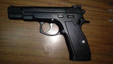 Lo dicho, vendo mi CZ 75B  con alza regulable en altura y deriva, se vende con 3 cargadores, y los siguientes 00