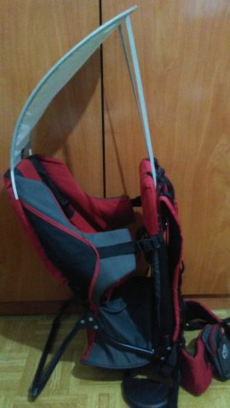 Mochila portabebes bebeconfort, apenas tiene uso , destacar una mancha de pintura.
Reposapiés, para mantener 02