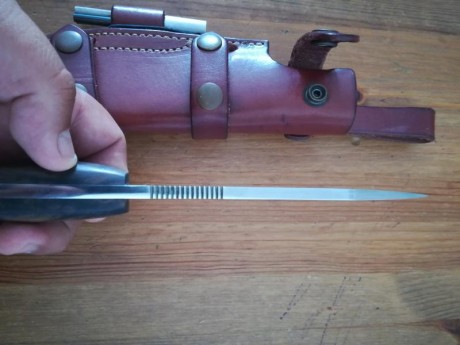 Cuchillo artesanal  de Manuel de la torre acero inox largo de hoja 15 cm , mango 12 cm en ébano exótico 00