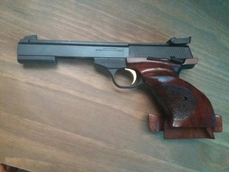 Pongo a la venta pistola FN Browning internacional & Practice calibre 22LR, de reconocida fiabilidad, 00