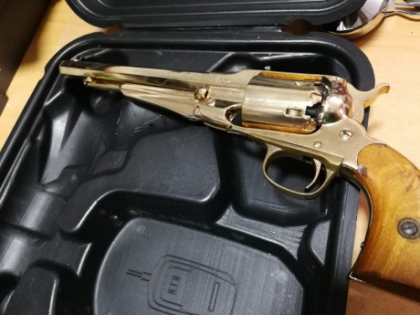 Vendo dos santa Barbara New Army, uno pavonado con tambor grabado en AE, el otro con acabado niquel dorado 00