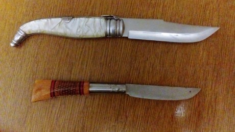 Buenos días.
Vendo este lote de tres excelentes piezas :
- Cuchillo Marttiini, comercializado por Rapala, 01