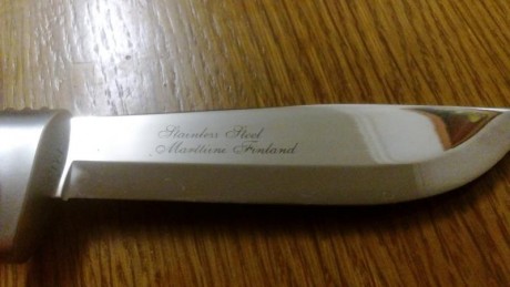 Buenos días.
Vendo este lote de tres excelentes piezas :
- Cuchillo Marttiini, comercializado por Rapala, 12