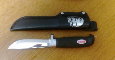 Buenos días.
Vendo este lote de tres excelentes piezas :
- Cuchillo Marttiini, comercializado por Rapala, 10