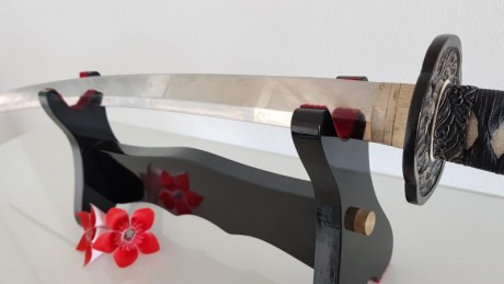 Katana artesanal Nami en perfecto estado, solo ha estado expuesta.

Una de las YariNoHanzo superior más 11