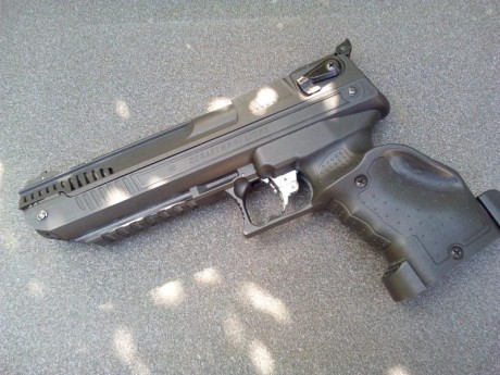 Hola, pongo a la venta estas dos pistolas de 4,5 mm .
La Feinwerkbau lp 65  210 euros y la Zoraki hp 01 50
