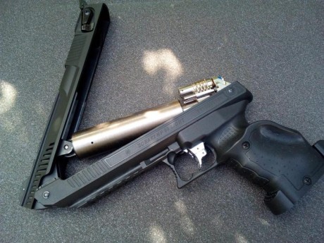 Hola, pongo a la venta estas dos pistolas de 4,5 mm .
La Feinwerkbau lp 65  210 euros y la Zoraki hp 01 61